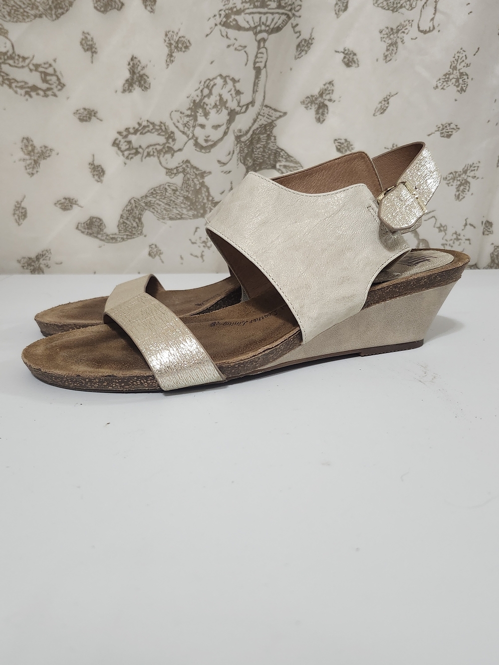 SOFFT Vanita Womens Leather Strappy Wedge Sandals Beige/Gold Buckle 9.5